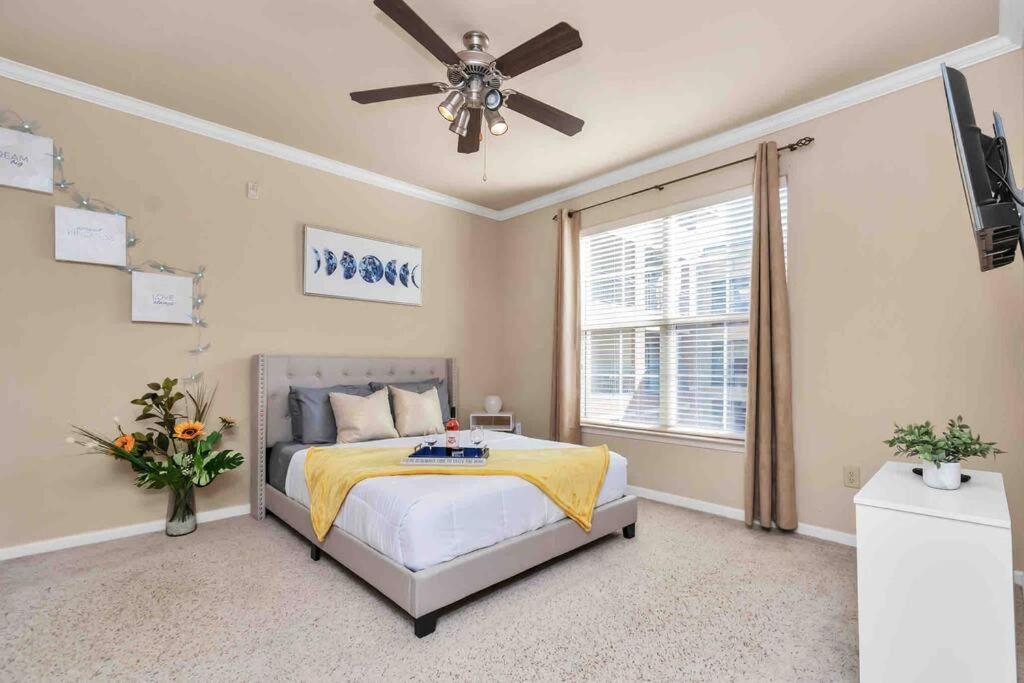 Modern Condo Near Texas Medical Center W Free Parking Houston Buitenkant foto