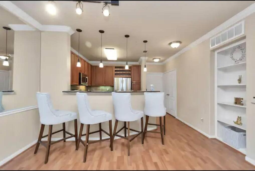 Modern Condo Near Texas Medical Center W Free Parking Houston Buitenkant foto