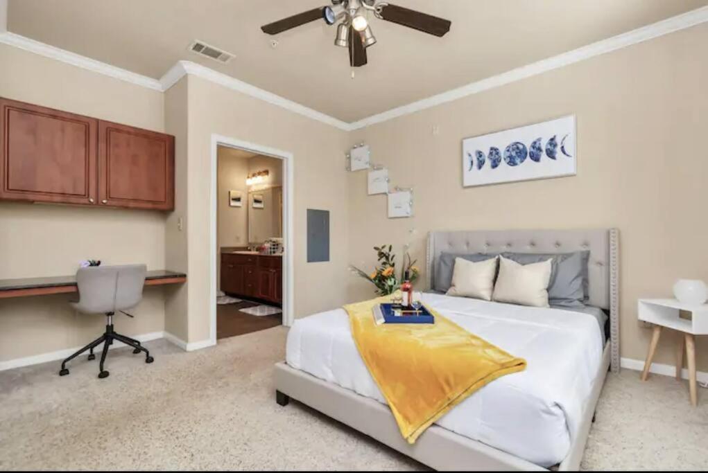 Modern Condo Near Texas Medical Center W Free Parking Houston Buitenkant foto