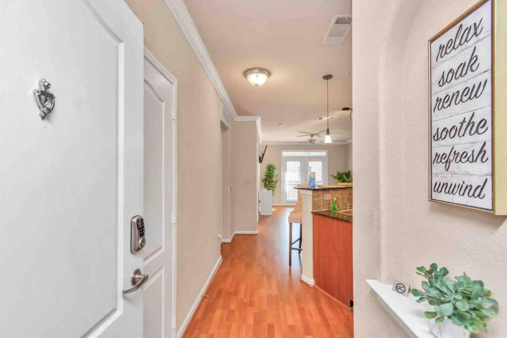 Modern Condo Near Texas Medical Center W Free Parking Houston Buitenkant foto
