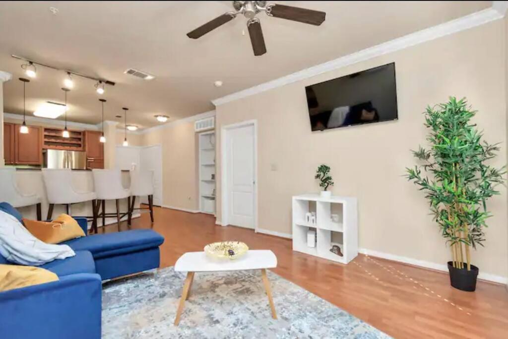 Modern Condo Near Texas Medical Center W Free Parking Houston Buitenkant foto